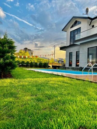 Luxury Akyazı Villa with Pool, Sauna, 10 person in อะเกียเซอ Luxury Akyazı Villa with Pool, Sauna, 10 person in อะเกียเซอ