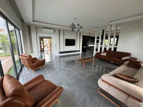 Luxury Akyazı Villa with Pool, Sauna, 10 person in อะเกียเซอ Luxury Akyazı Villa with Pool, Sauna, 10 person in อะเกียเซอ