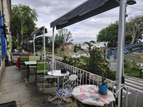 Les Volets Bleus in Ginestas Les Volets Bleus in Ginestas