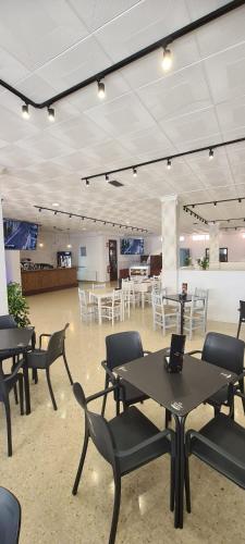 Pub/Lounge, Hotel Nuevo Julios by Olda in Ribadumia Pub/Lounge, Hotel Nuevo Julios by Olda in Ribadumia