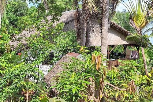 Maison eco-lodge avec vue imprenable sur le lagon in Nosy Ambariovato Maison eco-lodge avec vue imprenable sur le lagon in Nosy Ambariovato