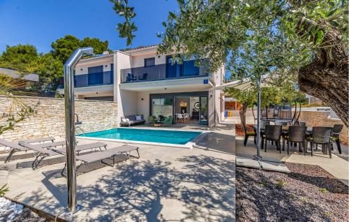 Cozy Home In Fazana With Kitchen