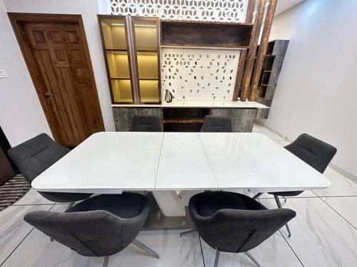 Taj Elegance Live Life Lavishly in Devinagar Taj Elegance Live Life Lavishly in Devinagar