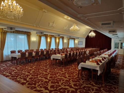 Конференц-зал / бальні зали, Hotel Korona Eger Wellness and Conference Hotel in Егер Конференц-зал / бальні зали, Hotel Korona Eger Wellness and Conference Hotel in Егер
