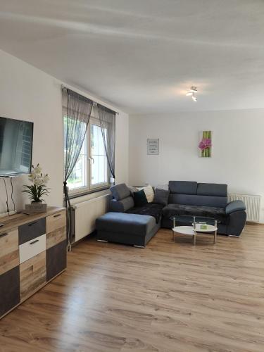 ห้องส่วนกลางสำหรับนั่งเล่น/ดูทีวี, Ferienwohnung Waldblick, nahe Jennersdorf und Therme in ซังคท์ มาร์ทิน แอน เดอร์ ราบบ์ ห้องส่วนกลางสำหรับนั่งเล่น/ดูทีวี, Ferienwohnung Waldblick, nahe Jennersdorf und Therme in ซังคท์ มาร์ทิน แอน เดอร์ ราบบ์