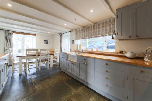 مطبخ, November Cottage St Kew, North Cornwall Cosy Cottage in Saint Kew مطبخ, November Cottage St Kew, North Cornwall Cosy Cottage in Saint Kew