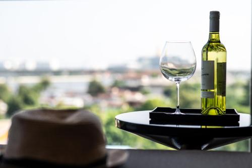 View, WE HOTEL RIVERFRONT near Wat Khemapirataram Ratchaworawihan View, WE HOTEL RIVERFRONT near Wat Khemapirataram Ratchaworawihan