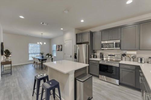 Your Vibrant Dallas Getaway Home in Cedar Crest Your Vibrant Dallas Getaway Home in Cedar Crest