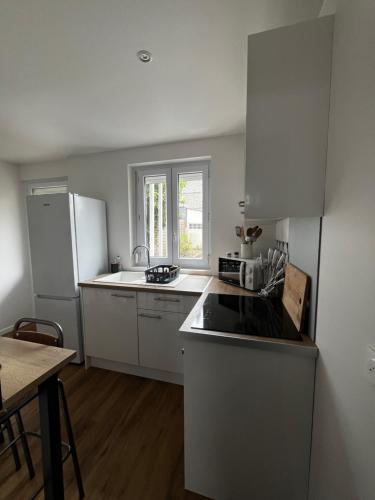 Kitchen, Charmante maison de ville avec jardin in Le Petit-Quevilly Kitchen, Charmante maison de ville avec jardin in Le Petit-Quevilly