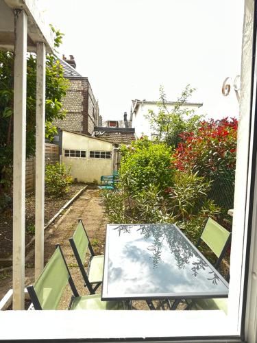 View, Charmante maison de ville avec jardin in Le Petit-Quevilly View, Charmante maison de ville avec jardin in Le Petit-Quevilly