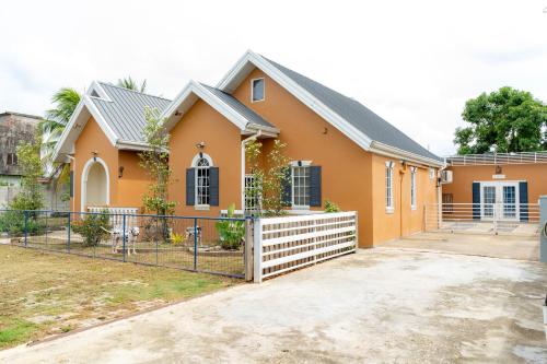 A szálláshely kívülről, J Flats near Piarco nemzetközi repülőtér A szálláshely kívülről, J Flats near Piarco nemzetközi repülőtér