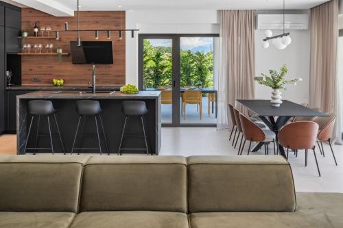 NEW Villa Adventure with 3 en-suite bedrooms, a Media room, private pool, 7km from Omiš (NEW Villa Adventure with 3 en-suite bedrooms, a Media room, private pool, 7km from Omis) in Gata NEW Villa Adventure with 3 en-suite bedrooms, a Media room, private pool, 7km from Omiš (NEW Villa Adventure with 3 en-suite bedrooms, a Media room, private pool, 7km from Omis) in Gata