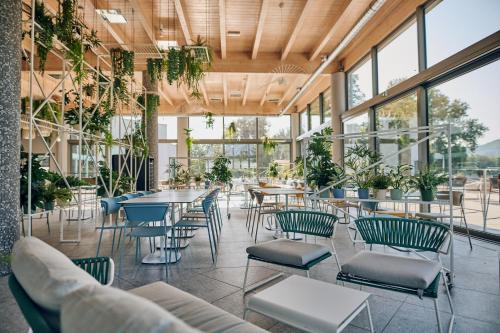 Étterem, Premium Mobile Homes with thermal riviera tickets in Catez Ob Savi Étterem, Premium Mobile Homes with thermal riviera tickets in Catez Ob Savi