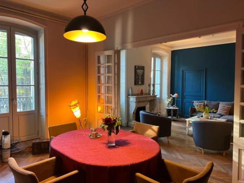 Cœur de ville, Garage privé et gratuit avec Terrasse ! (Cœur de ville, Garage prive et gratuit avec Terrasse !) in Cahors Cœur de ville, Garage privé et gratuit avec Terrasse ! (Cœur de ville, Garage prive et gratuit avec Terrasse !) in Cahors