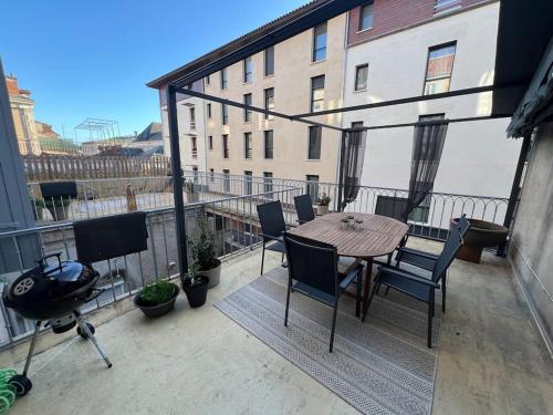 Cœur de ville, Garage privé et gratuit avec Terrasse ! (Cœur de ville, Garage prive et gratuit avec Terrasse !) in Cahors Cœur de ville, Garage privé et gratuit avec Terrasse ! (Cœur de ville, Garage prive et gratuit avec Terrasse !) in Cahors