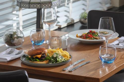 Mat og drikke, The Suites Hotel & Spa Knowsley - Liverpool by Compass Hospitality in Liverpool Mat og drikke, The Suites Hotel & Spa Knowsley - Liverpool by Compass Hospitality in Liverpool