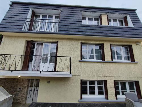 Buitenkant, G-Logement-Francilien Aéroport CDG, Parc des expositions Villepinte, Bourget, Astérix. (G-Logement-Francilien Aeroport CDG, Parc des expositions Villepinte, Bourget, Asterix.) in Goussainville Buitenkant, G-Logement-Francilien Aéroport CDG, Parc des expositions Villepinte, Bourget, Astérix. (G-Logement-Francilien Aeroport CDG, Parc des expositions Villepinte, Bourget, Asterix.) in Goussainville