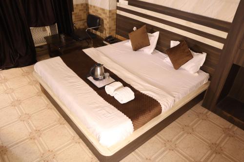 Hotel PR Palace in Hussainganj Hotel PR Palace in Hussainganj