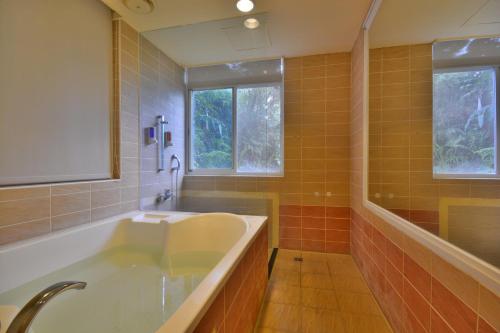 Bathroom, Courier Station in Wulai District Bathroom, Courier Station in Wulai District
