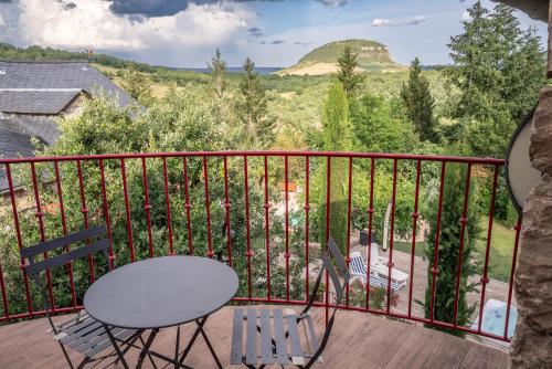 شرفة/ تراس, Le Pailler Chambres D'hotes Restaurant Gite piscine & spa in فاريير شرفة/ تراس, Le Pailler Chambres D'hotes Restaurant Gite piscine & spa in فاريير