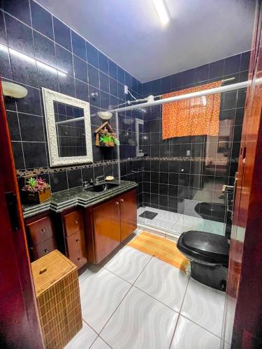 Shower, CASA Caldas Novas, Piscina aquecida, Max 12 pessoas, Locacao Minima de 2 noites in Portal das Aguas Quentes Shower, CASA Caldas Novas, Piscina aquecida, Max 12 pessoas, Locacao Minima de 2 noites in Portal das Aguas Quentes