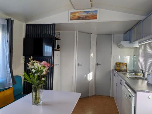 Mobilhome avec piscine- plage a 10 minutes in Frejus Mobilhome avec piscine- plage a 10 minutes in Frejus