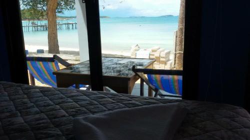 Koh Samed Lungdrum Hurtbeach in Ao Thian Koh Samed Lungdrum Hurtbeach in Ao Thian