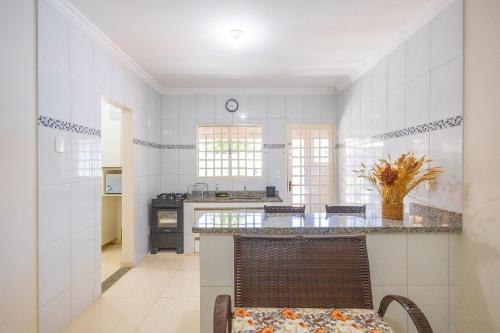 주방, Casa completa c/ Piscina - Excelente localização (Casa completa c/ Piscina - Excelente localizacao) in 포풀라르 주방, Casa completa c/ Piscina - Excelente localização (Casa completa c/ Piscina - Excelente localizacao) in 포풀라르