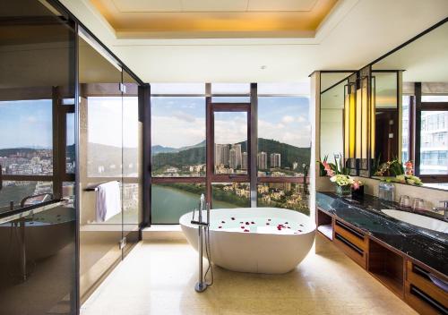 三亞市中心皇冠假日酒店 (Crowne Plaza Sanya City Center By IHG) in 三亞 三亞市中心皇冠假日酒店 (Crowne Plaza Sanya City Center By IHG) in 三亞