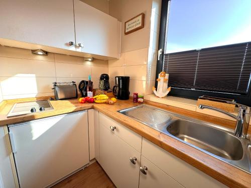 Kitchen, Outer Banks - by Mila FerienARPartments - Busum Zentrum eigener Parkplatz Balkon in Busum Kitchen, Outer Banks - by Mila FerienARPartments - Busum Zentrum eigener Parkplatz Balkon in Busum