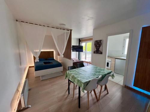 Jay Sweet Home - Contactless Delivery Keys