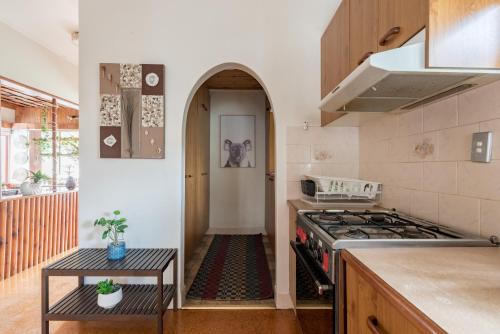 Rustic Double Room - Waterfront - Nearby Shops - Shared Bathroom in Hurstville Rustic Double Room - Waterfront - Nearby Shops - Shared Bathroom in Hurstville