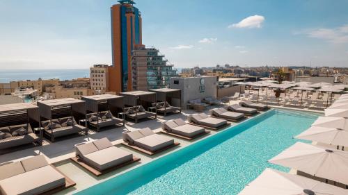 수영장, 더 런더너 호텔 세인트 줄리안스 (The Londoner Hotel St. Julians) in 세인트줄리안스 수영장, 더 런더너 호텔 세인트 줄리안스 (The Londoner Hotel St. Julians) in 세인트줄리안스