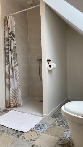 Bathroom, Simples Escales : gite nature, detente et sauna in Les Rosiers-sur-Loire Bathroom, Simples Escales : gite nature, detente et sauna in Les Rosiers-sur-Loire