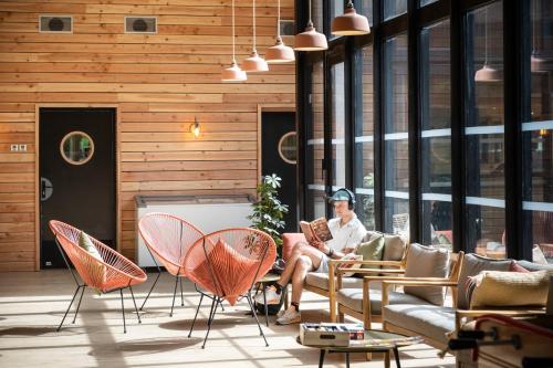 Shared lounge/TV area, Camping de Paris in Bois de Boulogne Shared lounge/TV area, Camping de Paris in Bois de Boulogne