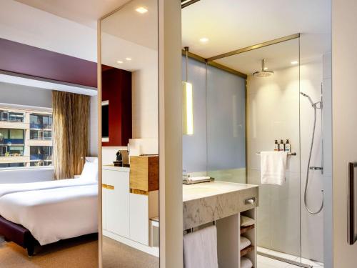 Bathroom, Pullman Eindhoven Cocagne in Eindhoven Bathroom, Pullman Eindhoven Cocagne in Eindhoven