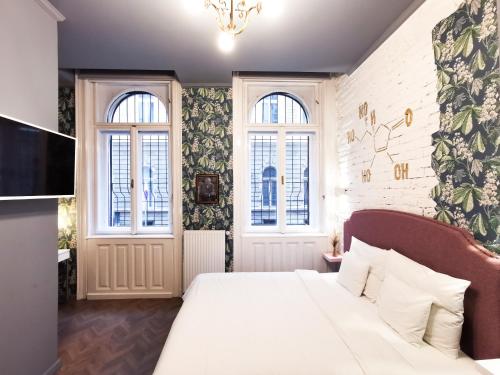 Standard Double Room image 6