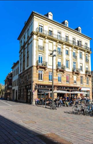 This photo about Moderne et charmant studio place d’Austerlitz shared on HyHotel.com