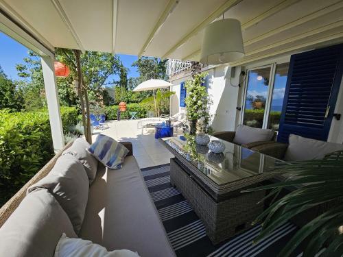 ระเบียง/ชานเรือน, Apartment Barbara with sea view in ยิวิเซ ระเบียง/ชานเรือน, Apartment Barbara with sea view in ยิวิเซ