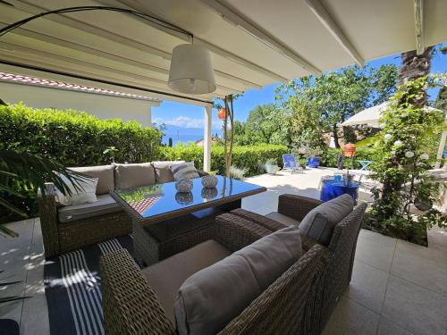 ระเบียง/ชานเรือน, Apartment Barbara with sea view in ยิวิเซ ระเบียง/ชานเรือน, Apartment Barbara with sea view in ยิวิเซ