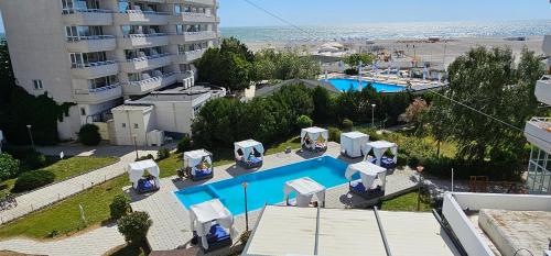 مسبح, Hotel Ambasador in Mamaia Beachfront مسبح, Hotel Ambasador in Mamaia Beachfront