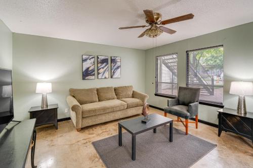 3 Mi to Dtwn Dallas Condo with Walkable Location! in Хайленд-Парк 3 Mi to Dtwn Dallas Condo with Walkable Location! in Хайленд-Парк