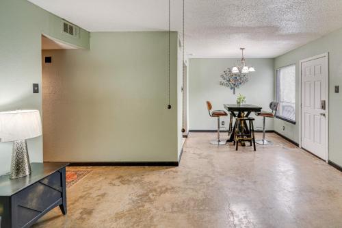 3 Mi to Dtwn Dallas Condo with Walkable Location! in Highland Park 3 Mi to Dtwn Dallas Condo with Walkable Location! in Highland Park