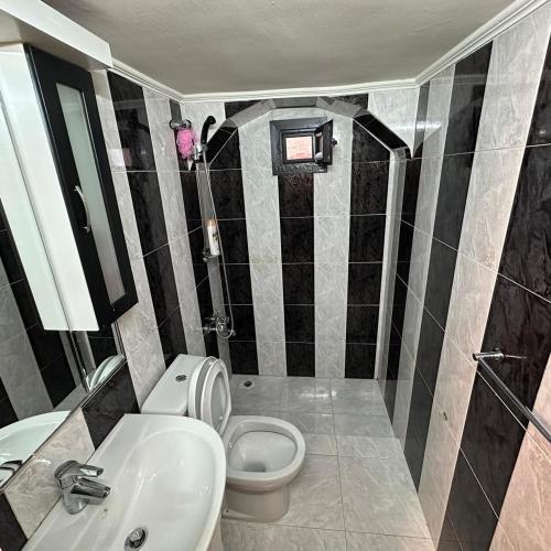 ห้องน้ำ, Wave Side Old Souk Batroun Guest House in บาตรูน ห้องน้ำ, Wave Side Old Souk Batroun Guest House in บาตรูน