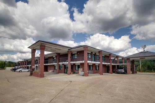 This photo about Oak Tree Inn Durant shared on HyHotel.com