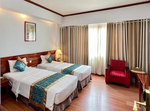 Oscar Saigon Hotel near President ho Chi Minh Statue Oscar Saigon Hotel near President ho Chi Minh Statue
