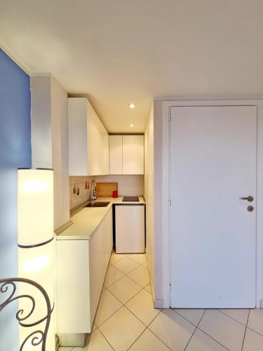 Kitchen, Monolocale fronte mare Mentone in Gorbio Kitchen, Monolocale fronte mare Mentone in Gorbio