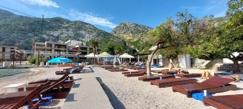 Strand, Lorena Rooms in Risan Strand, Lorena Rooms in Risan