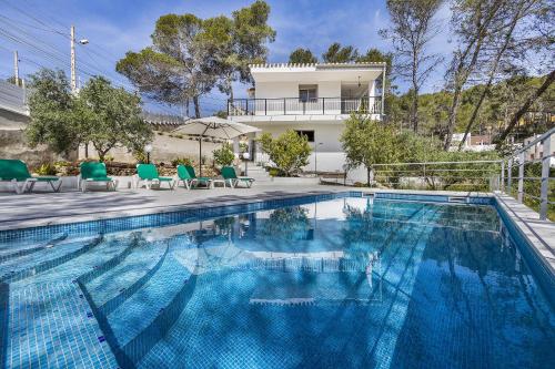 Quiet Villa in Nature near Sitges
