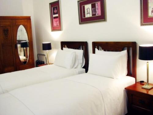 The Sussex, renovated home in the heart of Glenelg